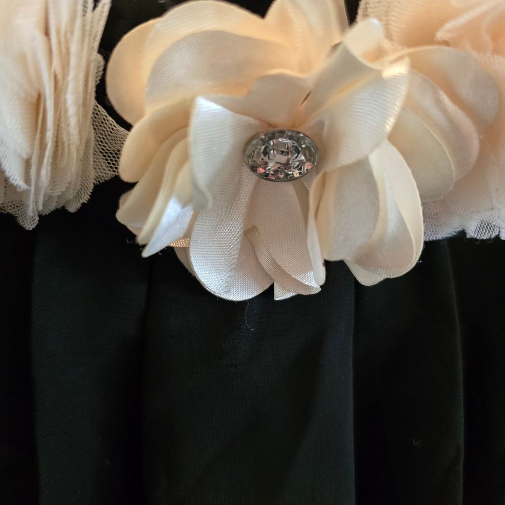 🧡 Cherokee Black Dress with Cream Floral Accents Kids M - Picture 2 of 7